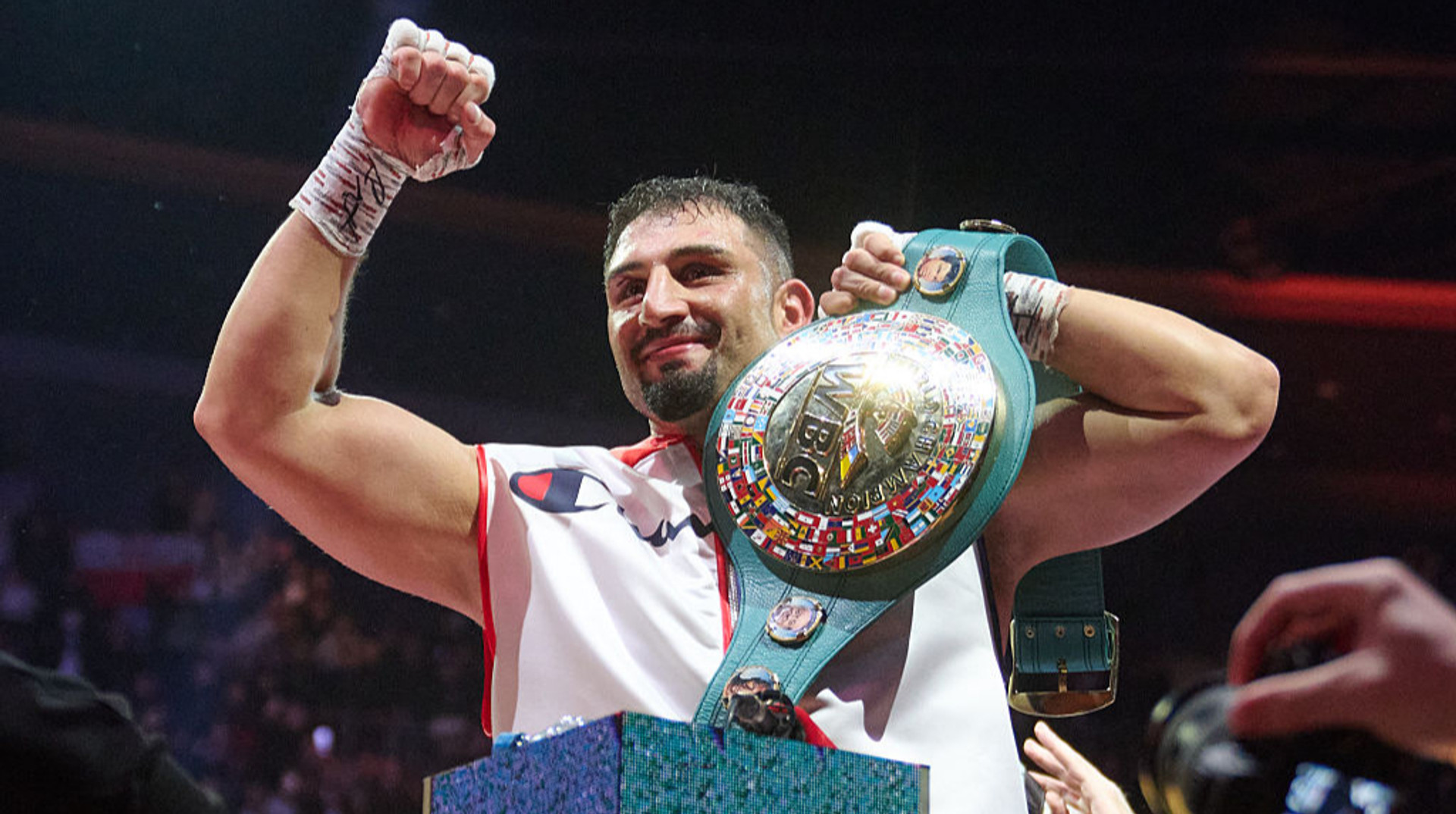 Етнічний курд, який хоче Усика: що треба знати про Агіта Кабаєла