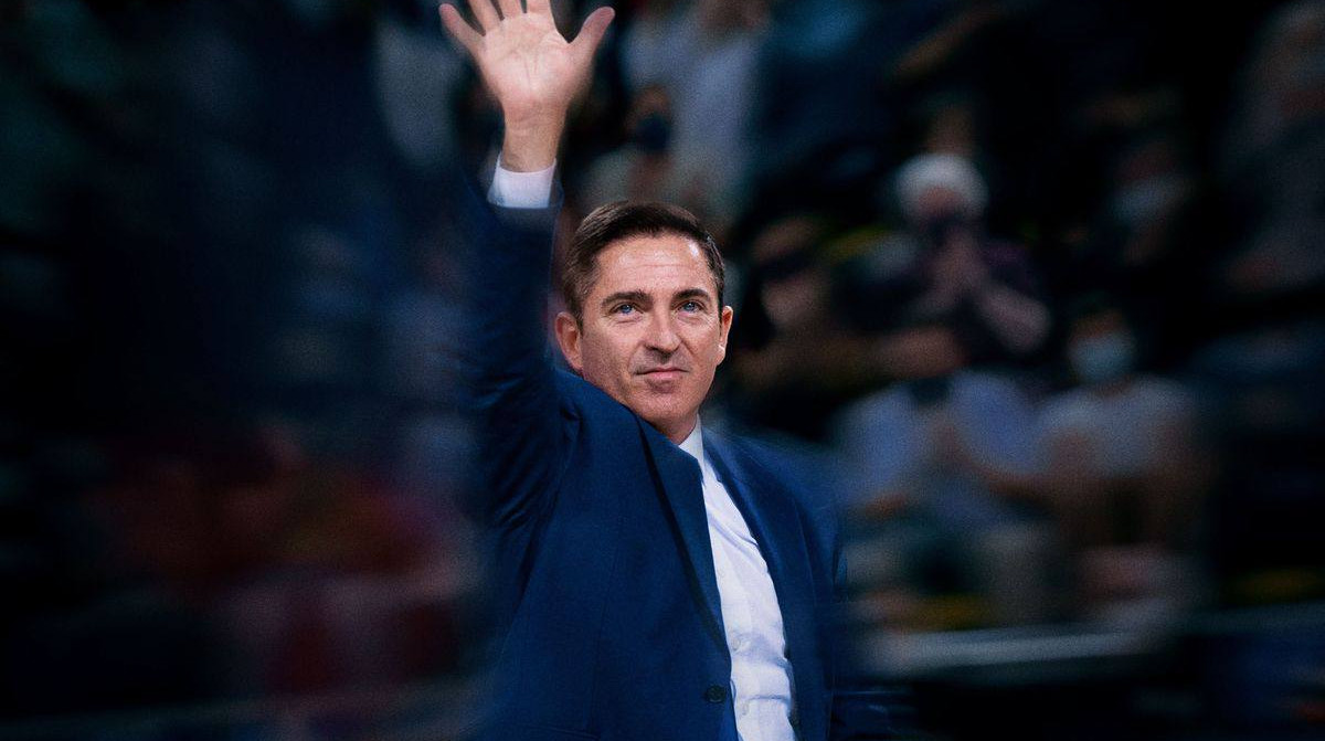 Барселона повернула легендарного тренера