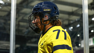 Туалетний скандал на Олімпіаді: шведських хокеїсток затопило в роздягальні, а німкені не пустили у свою