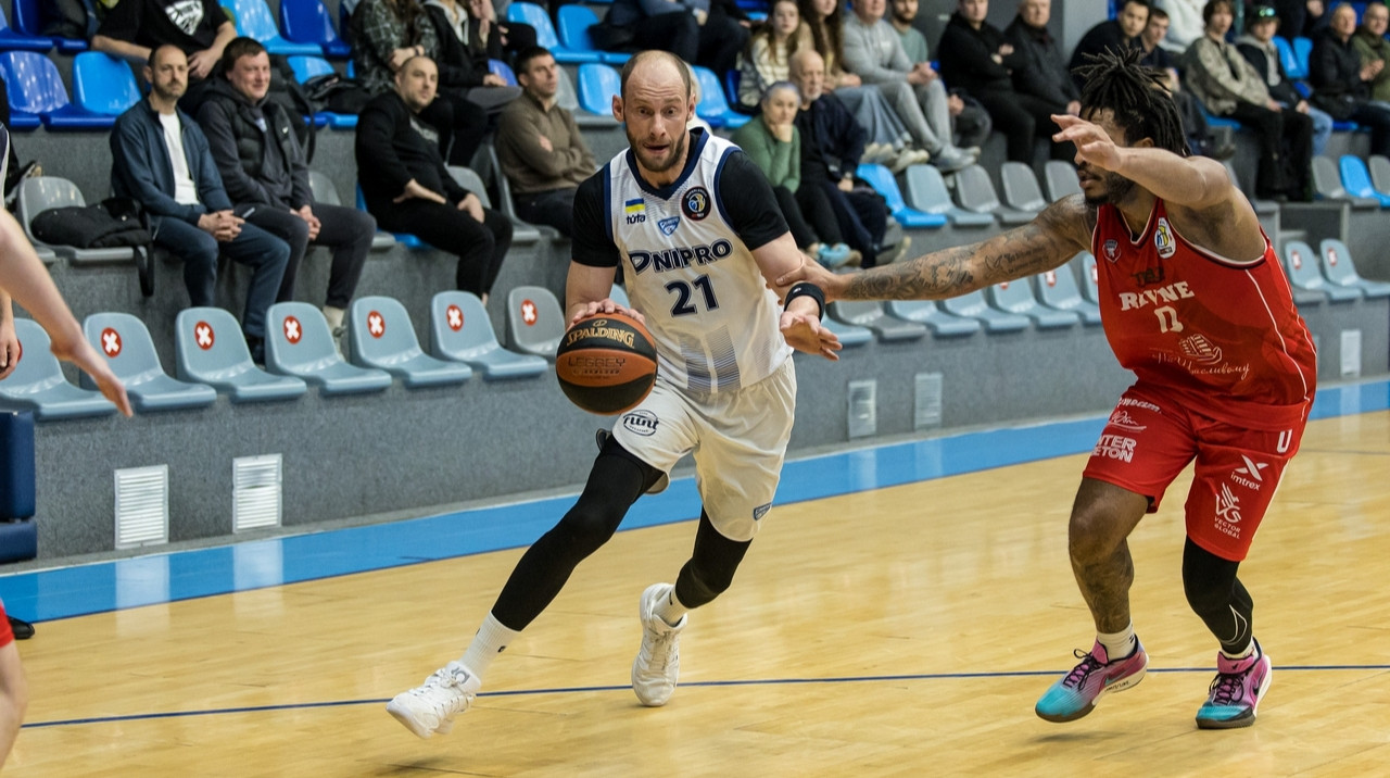 Днепр разгромил Ровно в первом матче полуфинальной серии Суперлиги