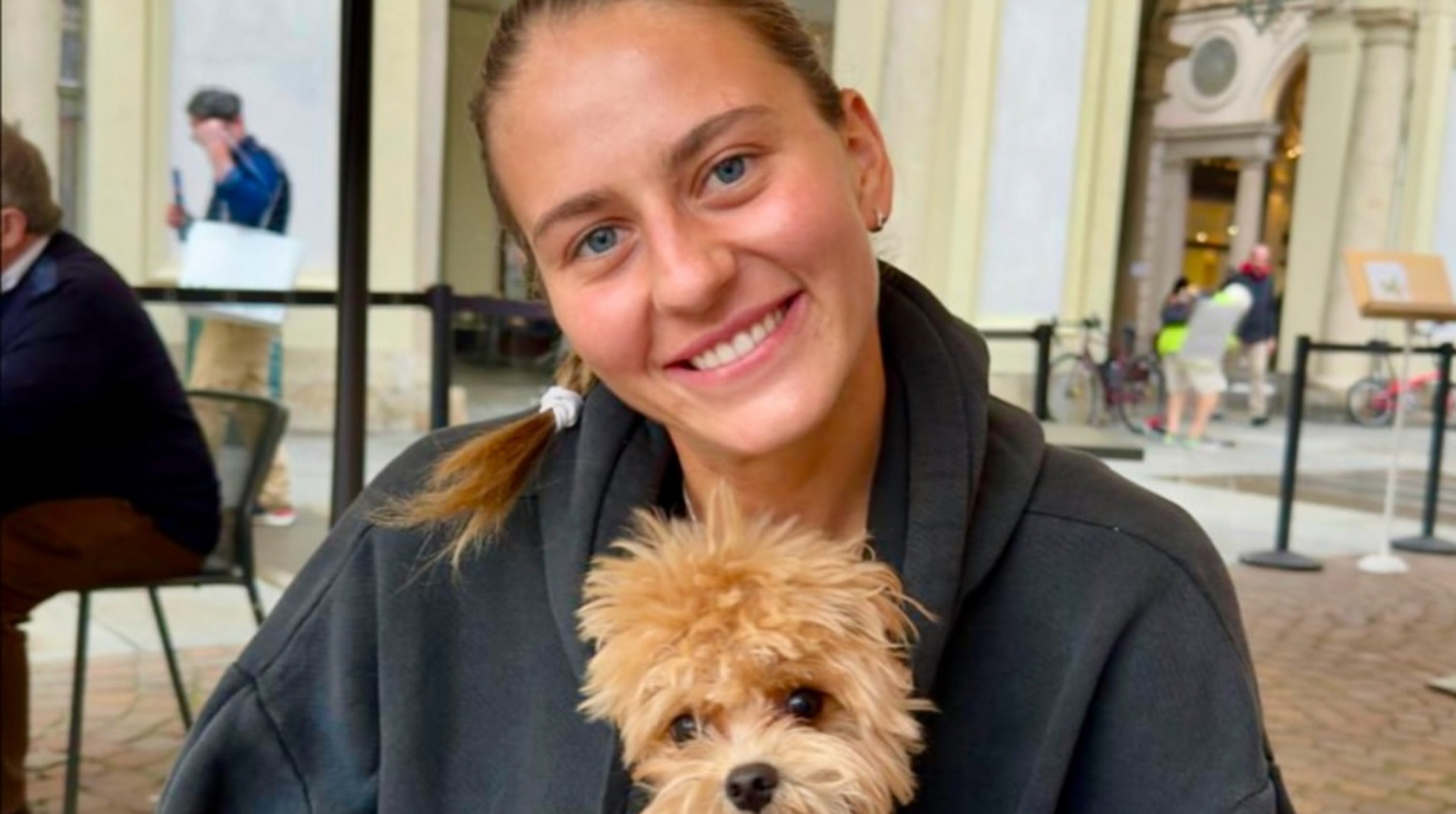 Костюк поразила соцсети шикарным нарядом на вечеринке в честь турнира в Берлине