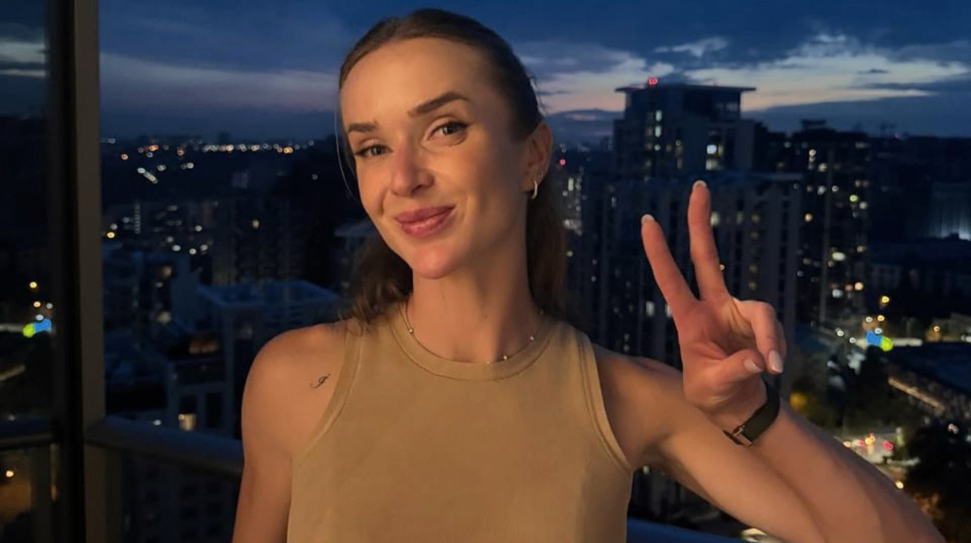 Покоряет волны на серфе: Свитолина поделилась эффектными кадрами активного отдыха