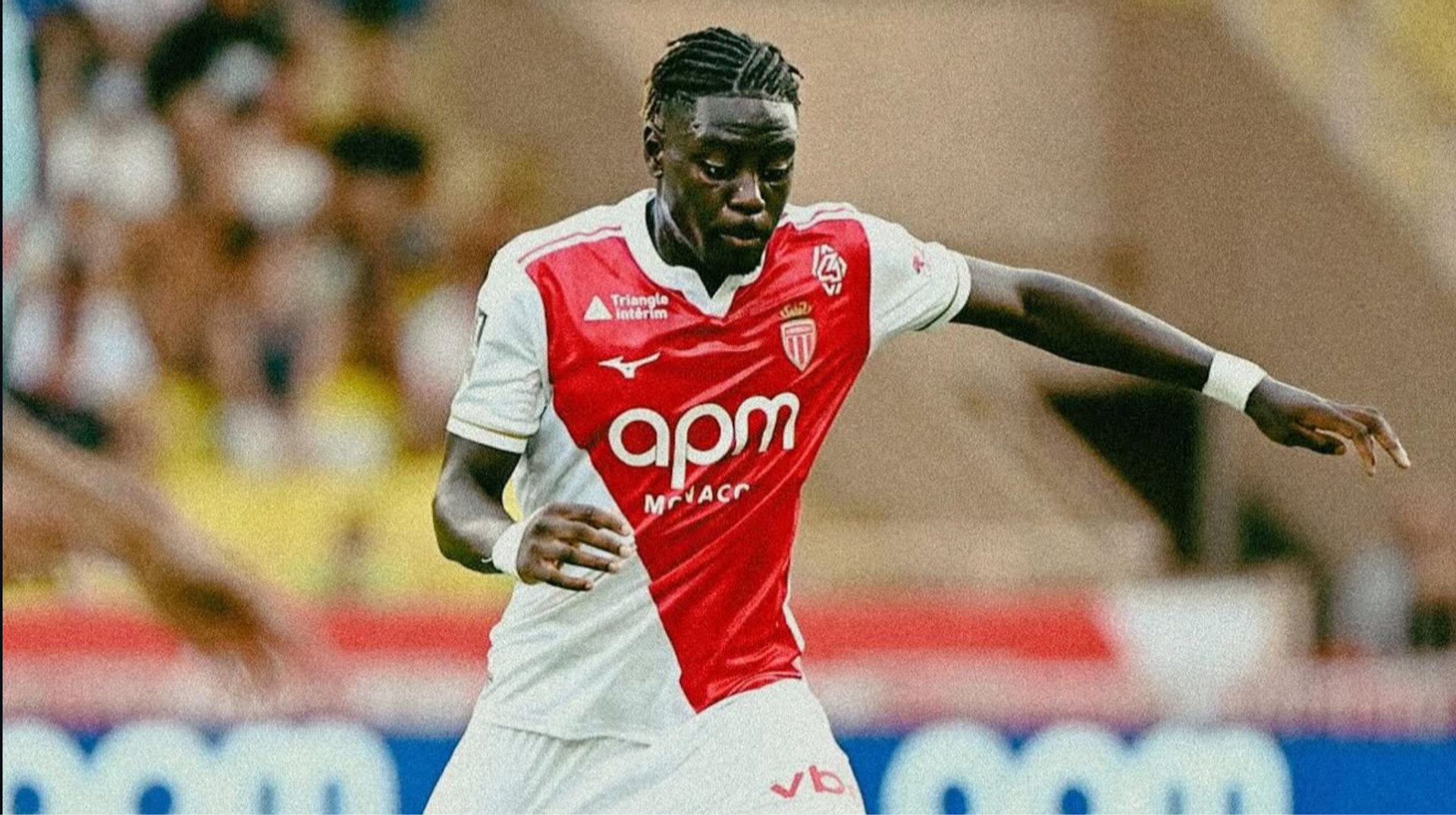 Все из-за опоздания: игрок Монако покрутил колесо наказаний и теперь купит игрокам по новенькому айфону