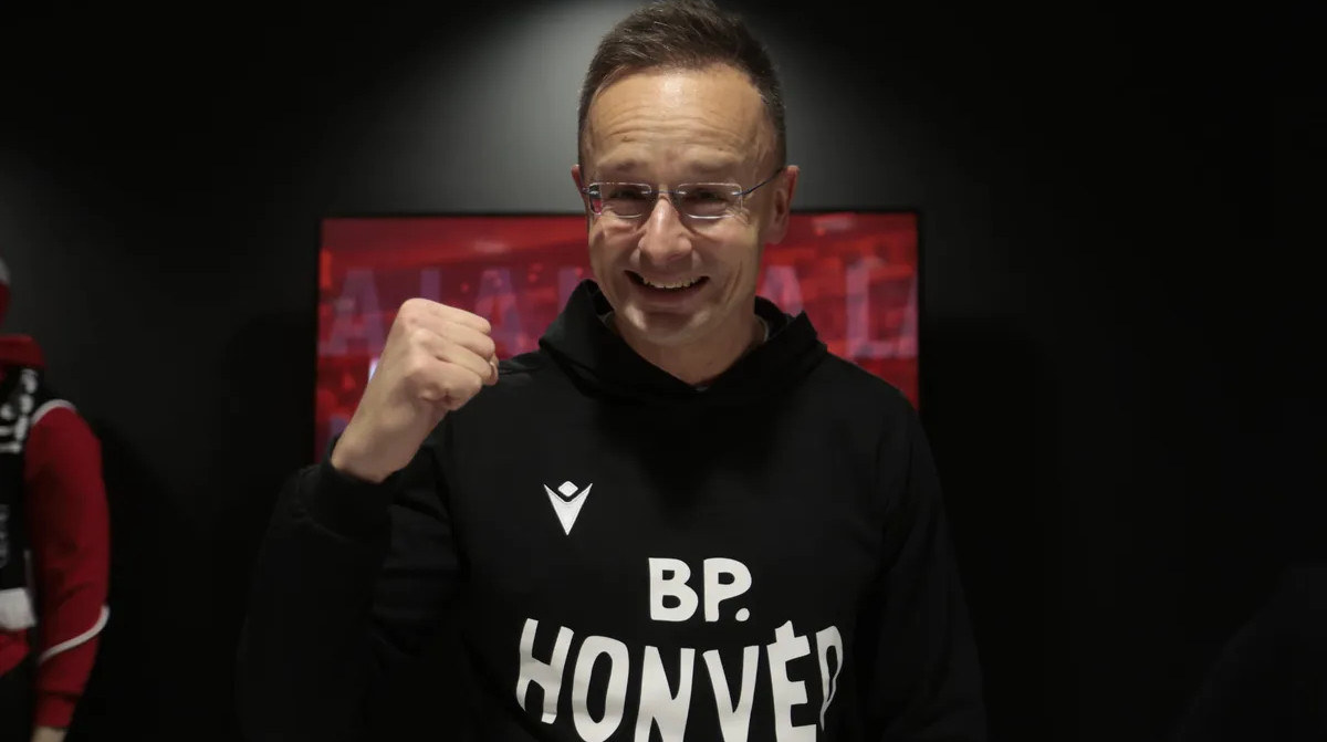 Глава МИД Венгрии Сийярто стал президентом одного из самых титулованных клубов страны