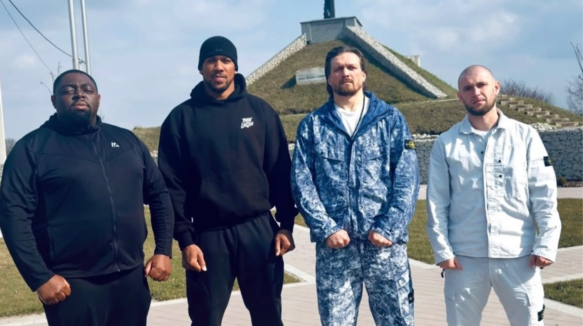 Усик влаштував шоу для Джошуа в Києві: танці, пісні і справжній колорит