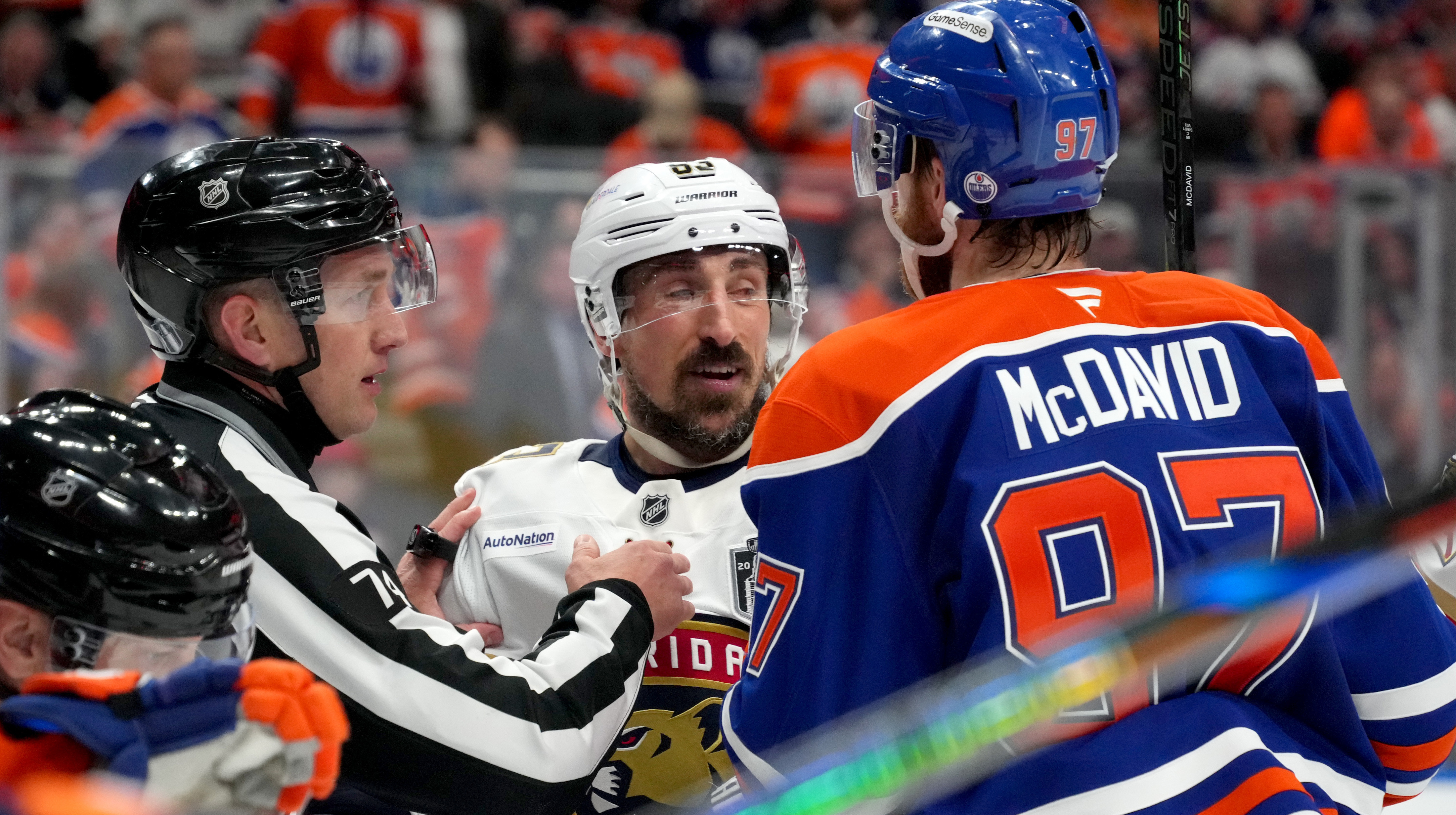 Шайба від своїх воріт стала вирішальною: Едмонтон провалив матч фіналу Кубку Стенлі проти Флориди