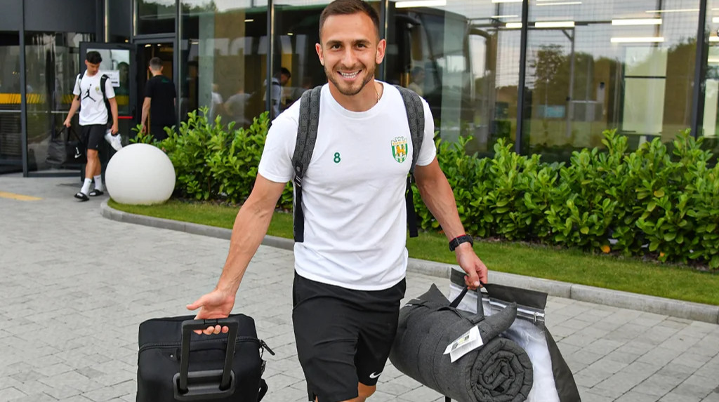 Карпати з 26 гравцями вирушили на збори в Австрію