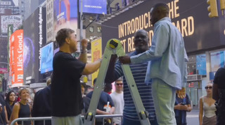 Ляснув по сідницям: легенда НБА взяв участь у челенджі українського блогера