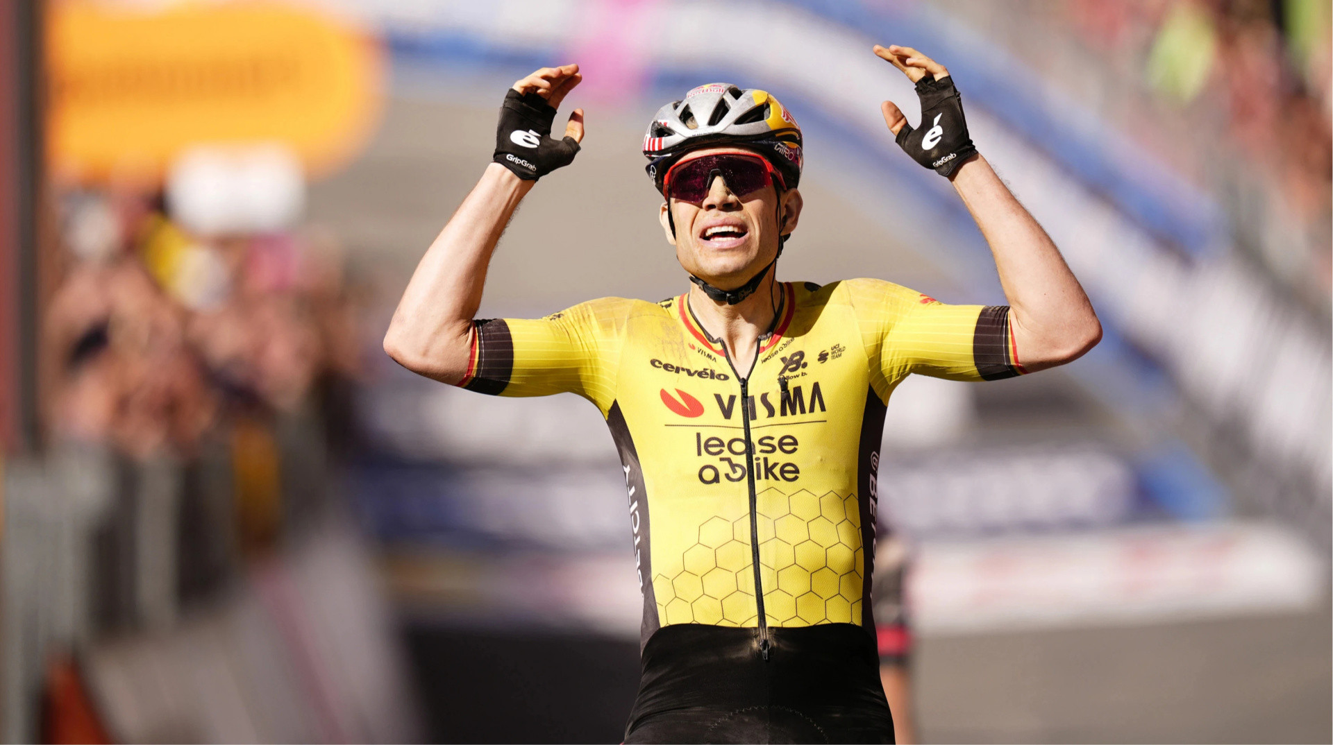 Зірковий велогонщик пропустить до трьох місяців через травму