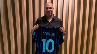 У мами легендарного гравця Інтера викрав гроші шахрай: футболіст дав йому добу на виправлення ситуації