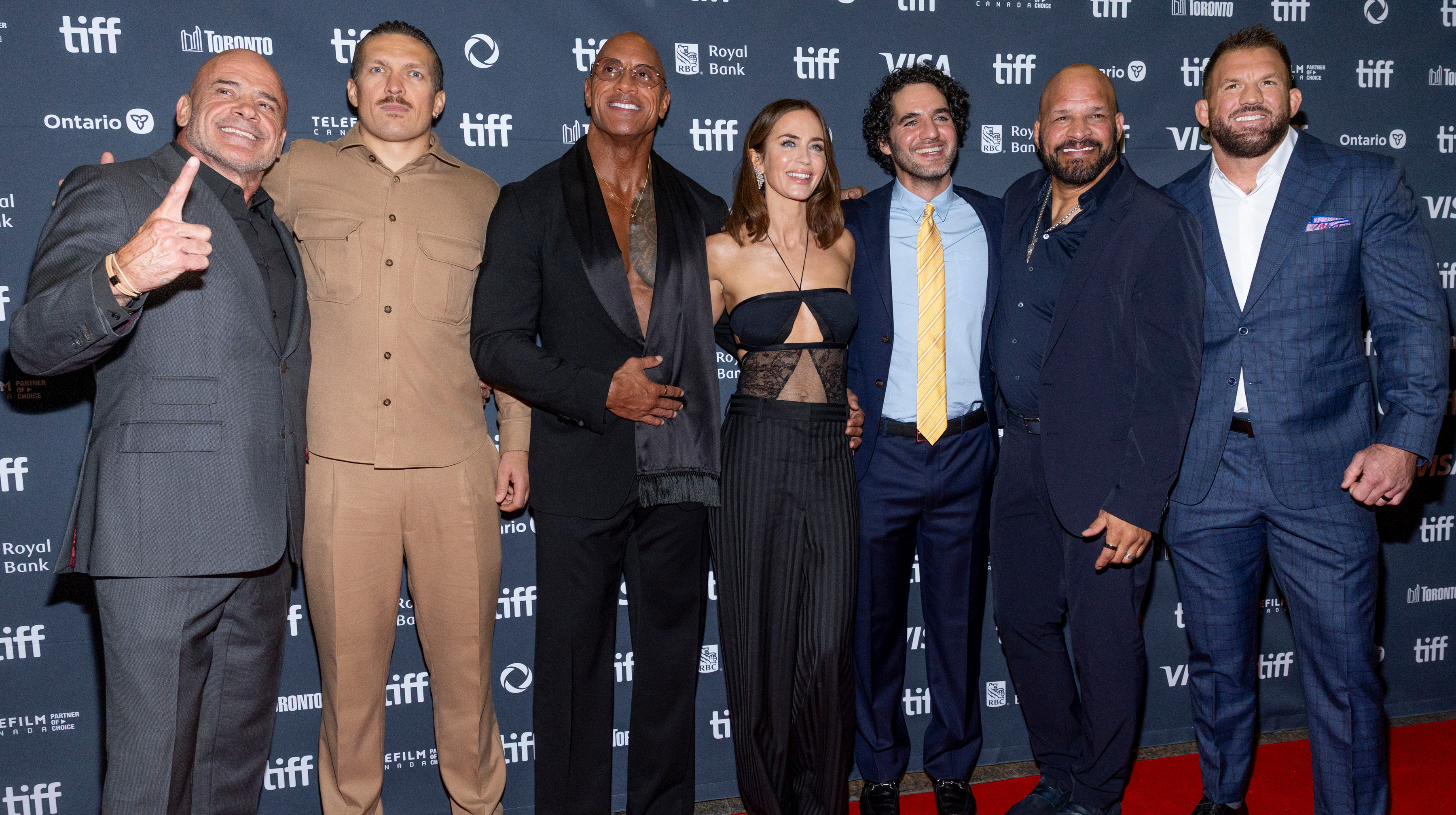 В прокат вышел фильм Несокрушимый с Усиком и Скалой в главной роли