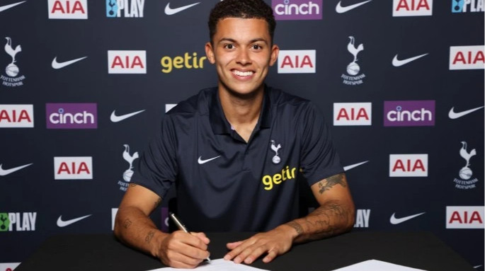 Тоттенхэм хочет продать Джонса. Игроком интересуется клуб АПЛ