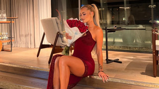 Найсексуальніша футболістка світу похизувалася своїм Бетмобілем за 130 тисяч фунтів