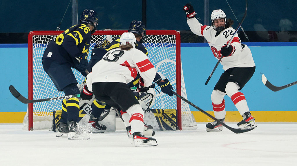 Збірна Швейцарії в овертаймі дотиснула Швецію та стала бронзовим призером жіночого турніру на ОІ-2026