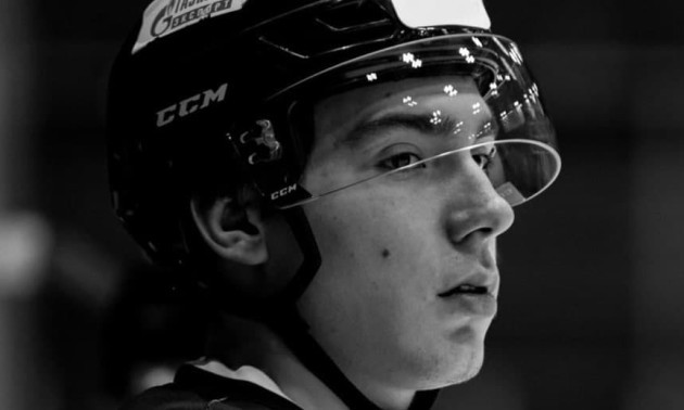 У Росії помер 19-річний хокеїст після влучання шайби у голову