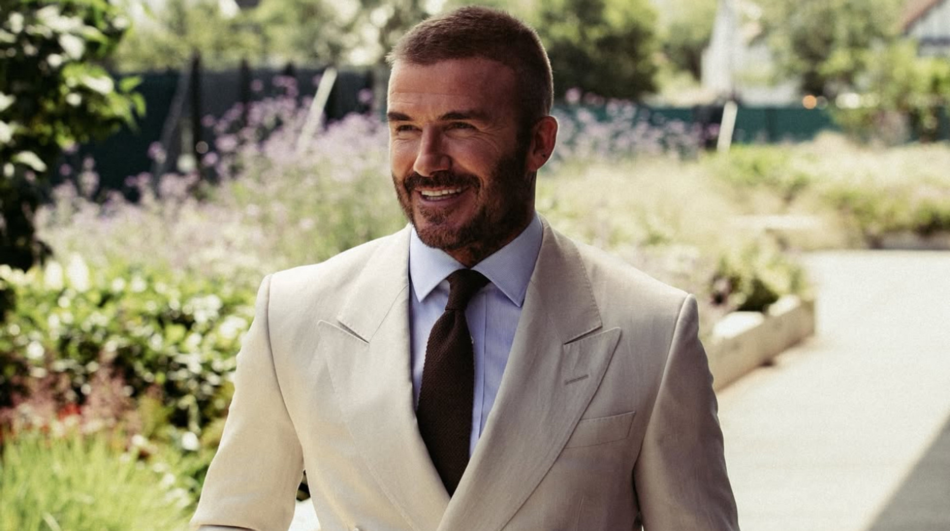 Девід Бекхем показав невдалу зачіску через злетівшу насадку та став жертвою тролінгу від Вікторії