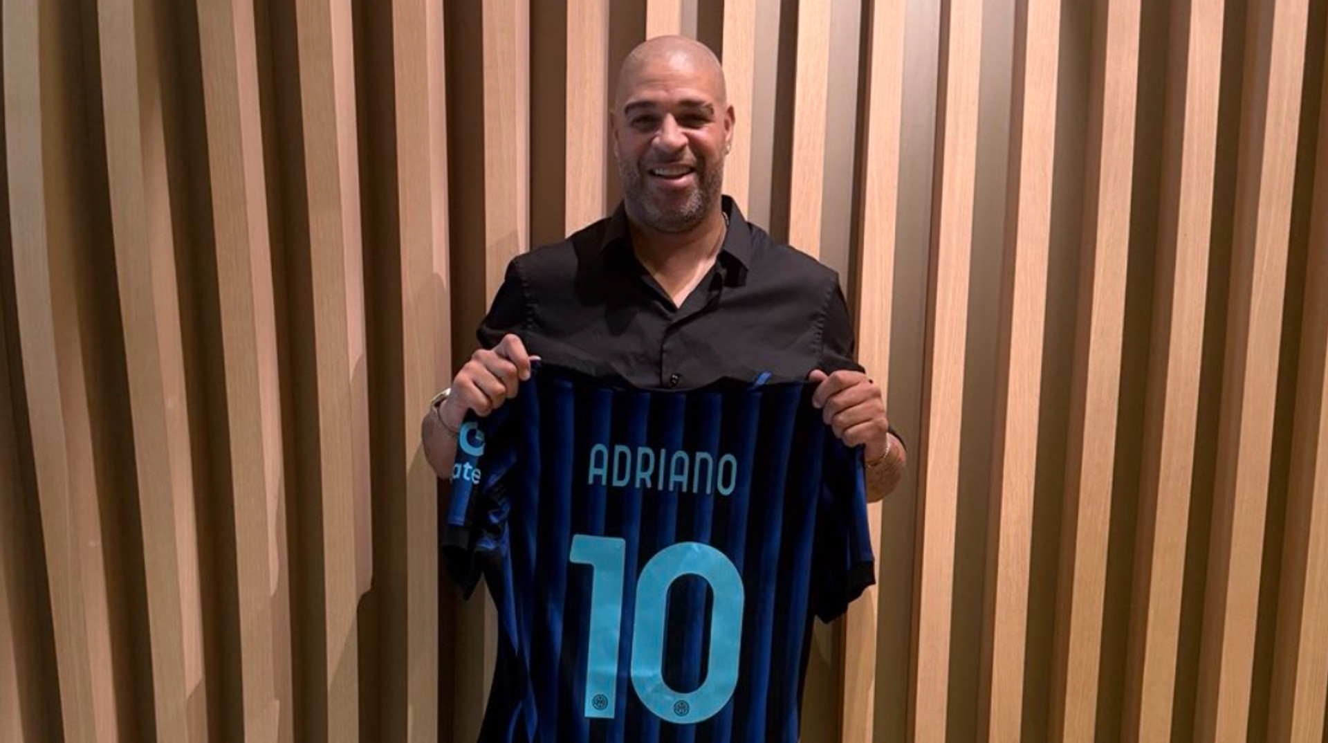 У мами легендарного гравця Інтера викрав гроші шахрай: футболіст дав йому добу на виправлення ситуації