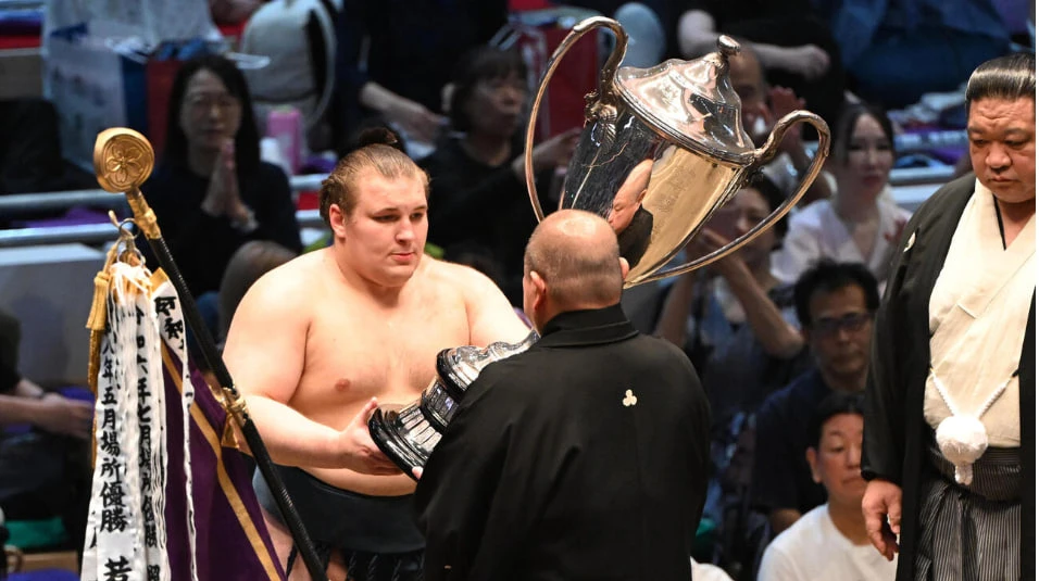 Стало відомо, де Аонішікі святкуватиме свій тріумф на Nagoya Basho
