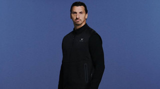 Залякав пляшку точним ударом: Ібрагімович записав кумедне відео, натякнувши на свою унікальність