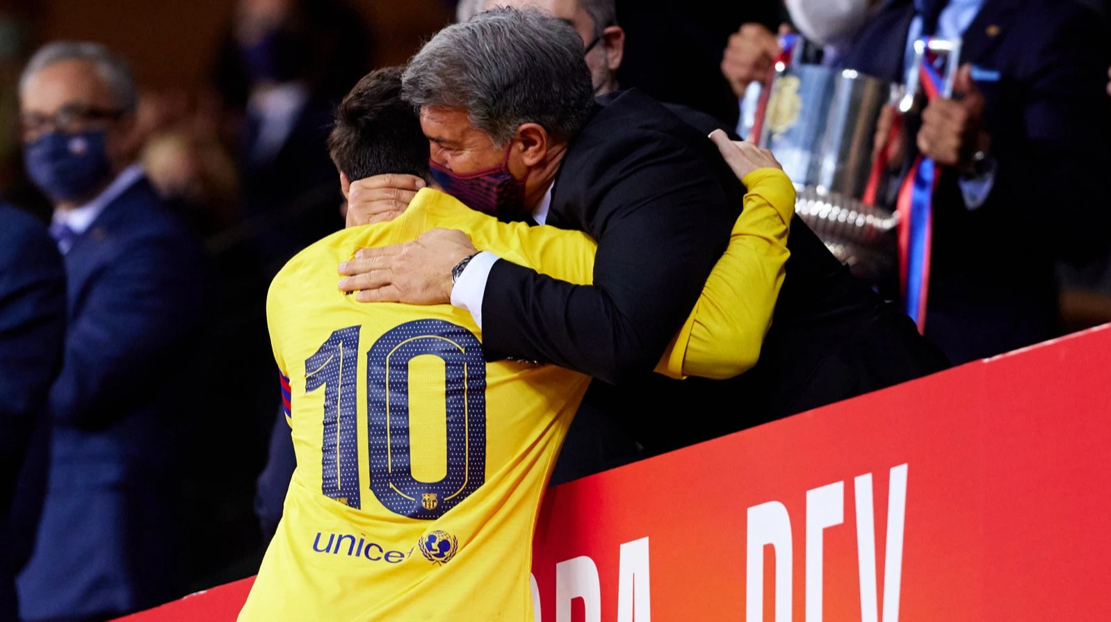 Я вважаю, що вчинив правильно: Лапорта – про причини відходу Мессі з Барселони