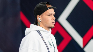 Таємничий футболіст у масці: фанати впевнені, що Мудрик взяв участь у матчі британської медіаліги