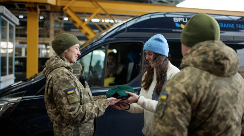 Пограничники сделали подарки Коцар после выступления на Олимпиаде-2026