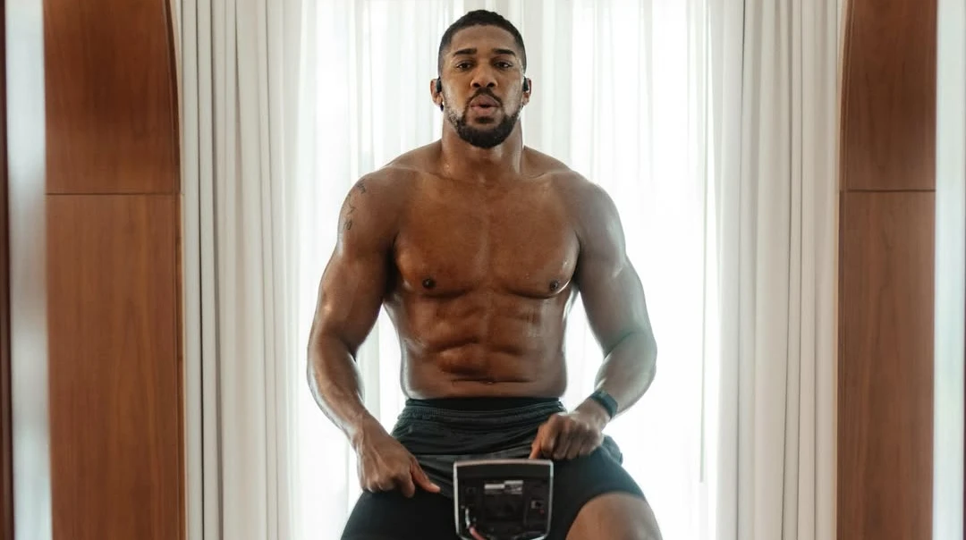 Спарринг-партнер Усика – о Джошуа в лагере украинца: Не сможет как следует изменить свой стиль бокса