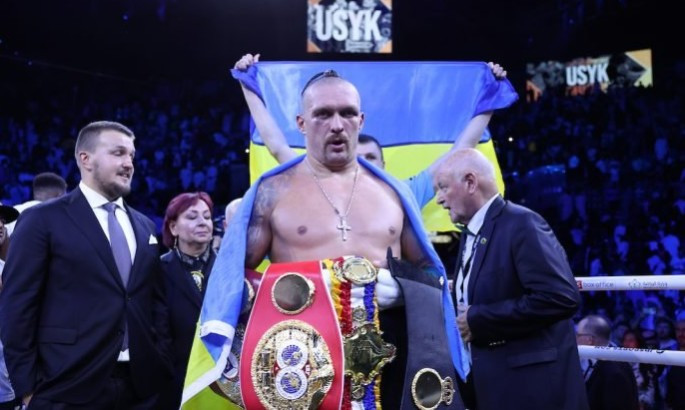 Усика зобов'язали провести бій з регулярним чемпіоном WBA