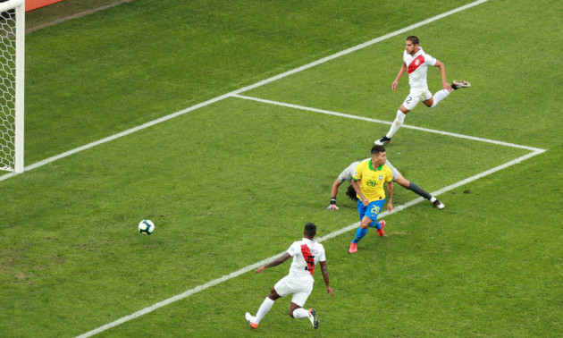 Фейл дня. Голкіпер збірної Перу зробив подарунок Бразилії