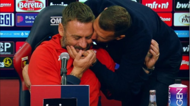 Джеко поцілував Де Россі під час пресконференції