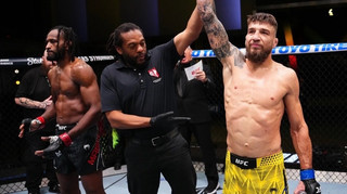 Готовий до великих поєдинків: про що нам каже дебютний бій Амосова в UFC