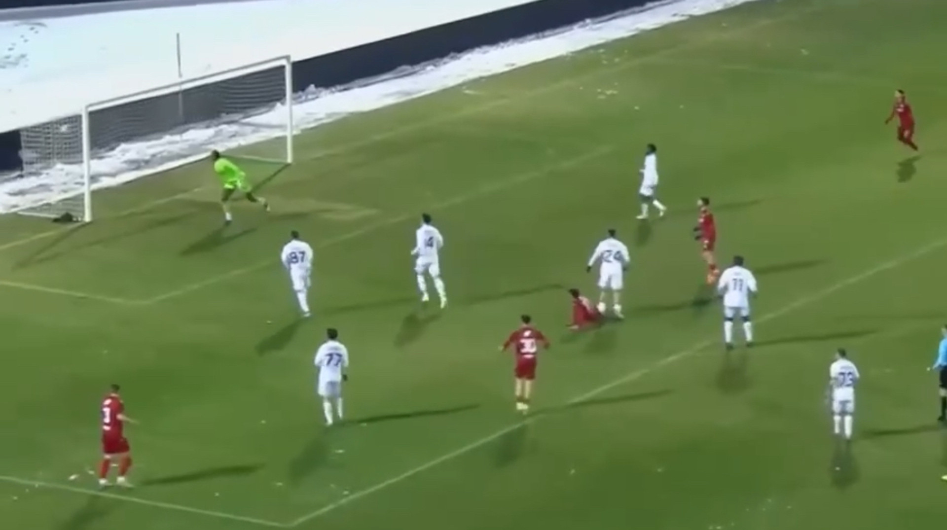 Шикарна комбінація і удар через себе в падінні: у Болгарії нападник відзначився шедевральним голом