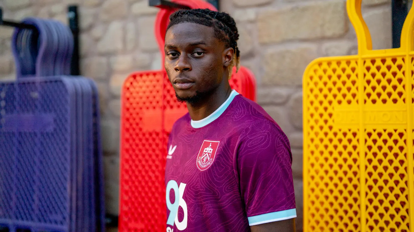 Чистка складу триває: Челсі відпустило опорника в Бернлі