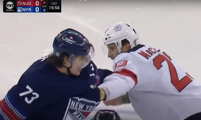 Доброго ранку: хокеїсти влаштували масову бійку на 2-й секунді матчу НХЛ