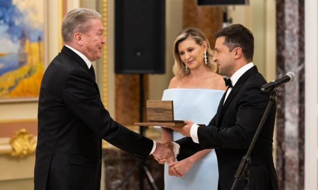 Президент Зеленський нагородив Блохіна державною нагородою