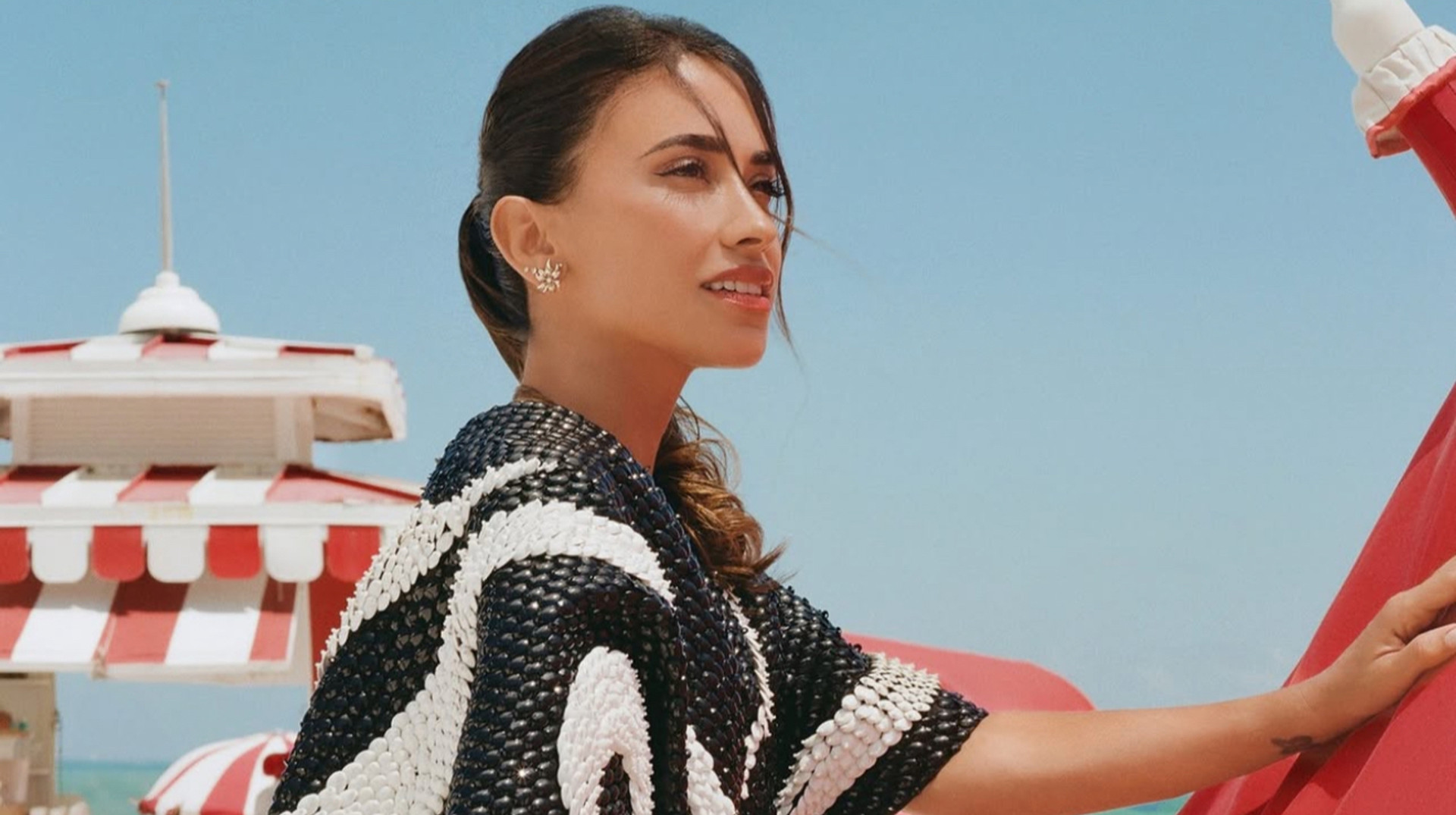 Жена Месси со стильной фотосессией попала на обложку журнала Vogue