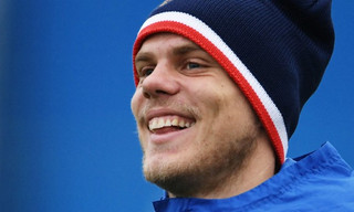 Фото року: футболіст збірної Росії в наручниках