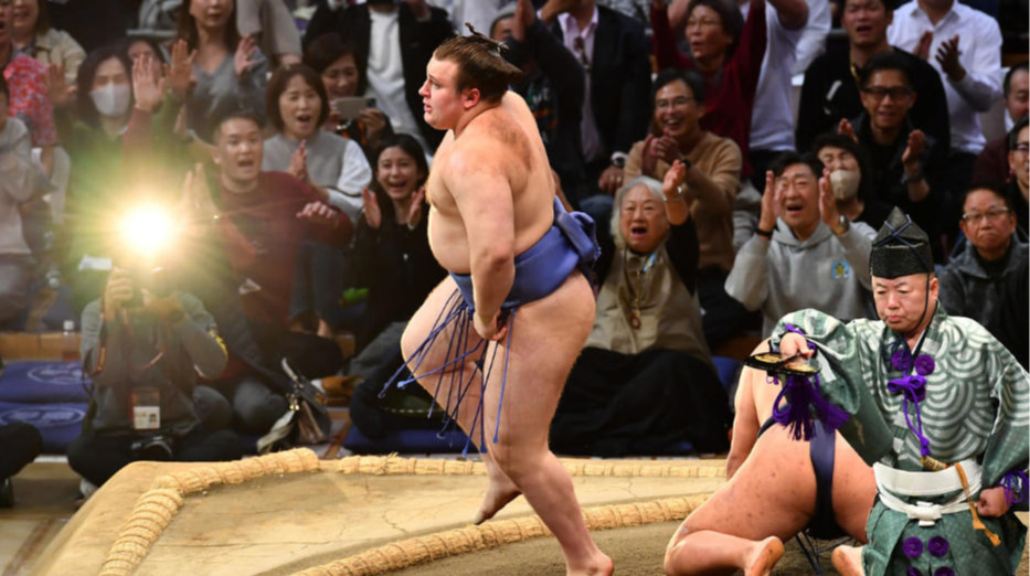 Получил Кубок Императора: украинец Аонишики – триумфатор турнира Kyushu 2025