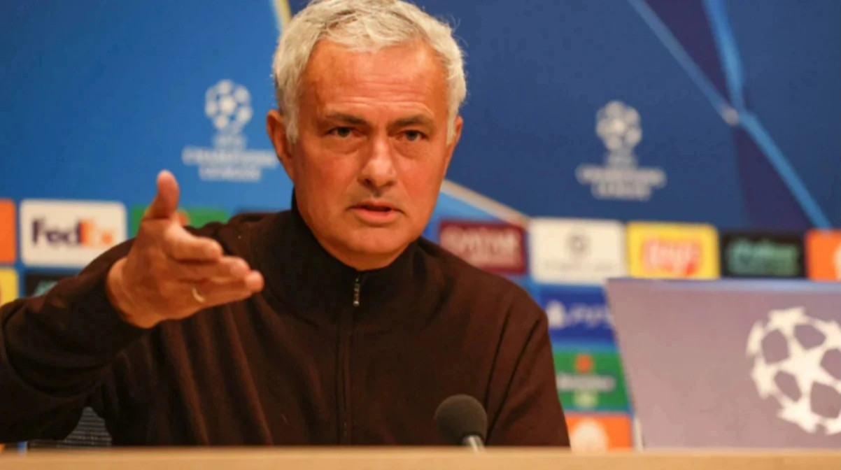 Моурінью може очолити клуб АПЛ