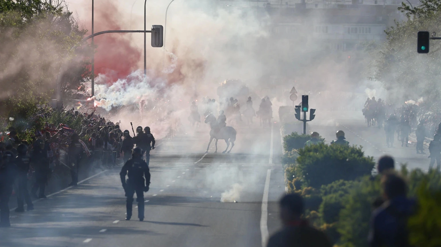 Поліція застосувала перцевий газ проти місцевих фанатів перед матчем між Атлетико та Арсеналом