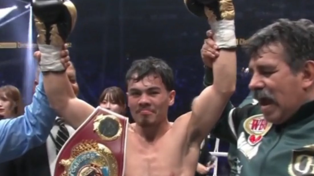 Медина нокаутировал Такеи в поединке за титул WBO в легчайшем весе