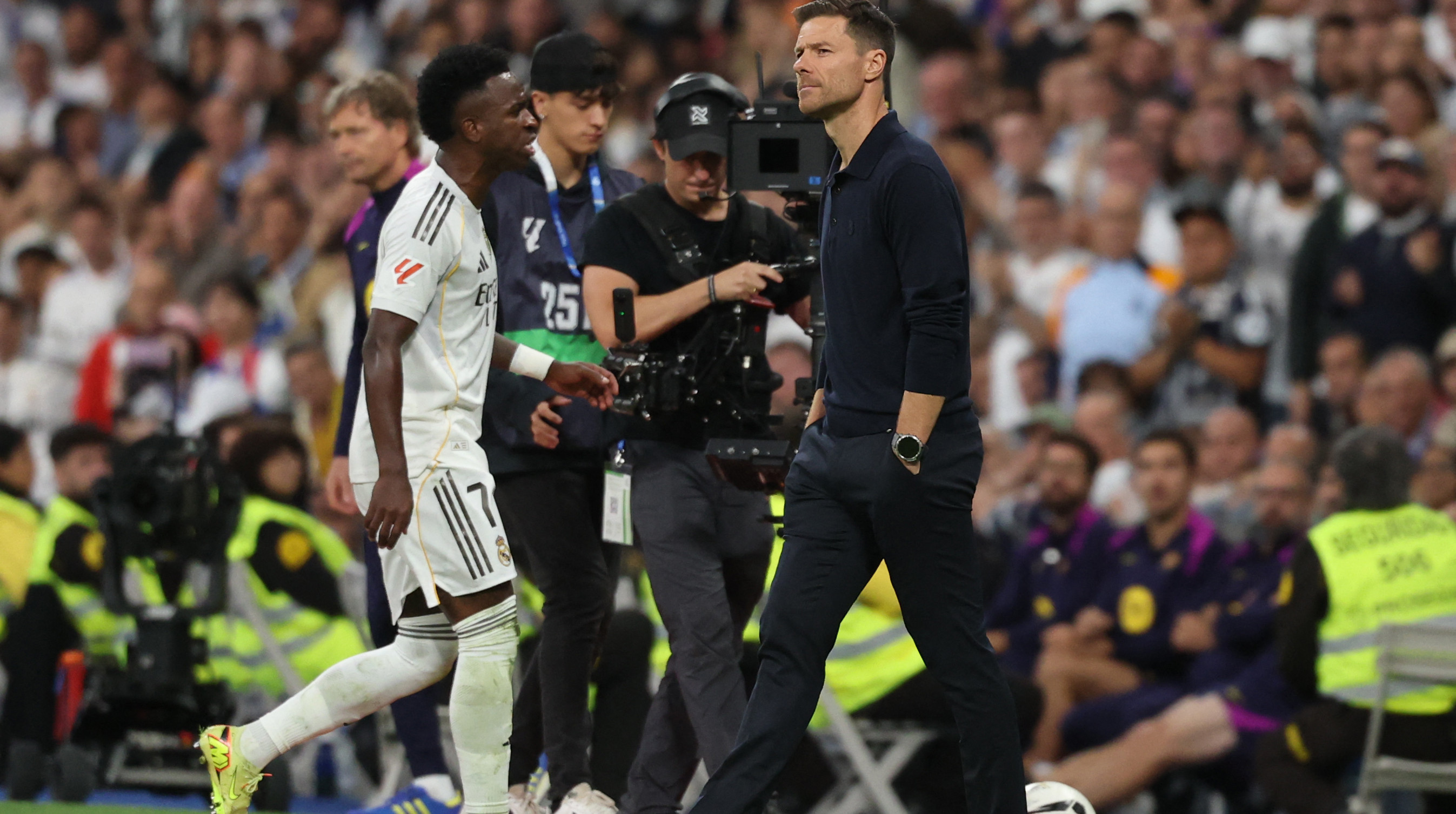 Віддалений та суворий: деякі лідери Реала незадоволені Алонсо