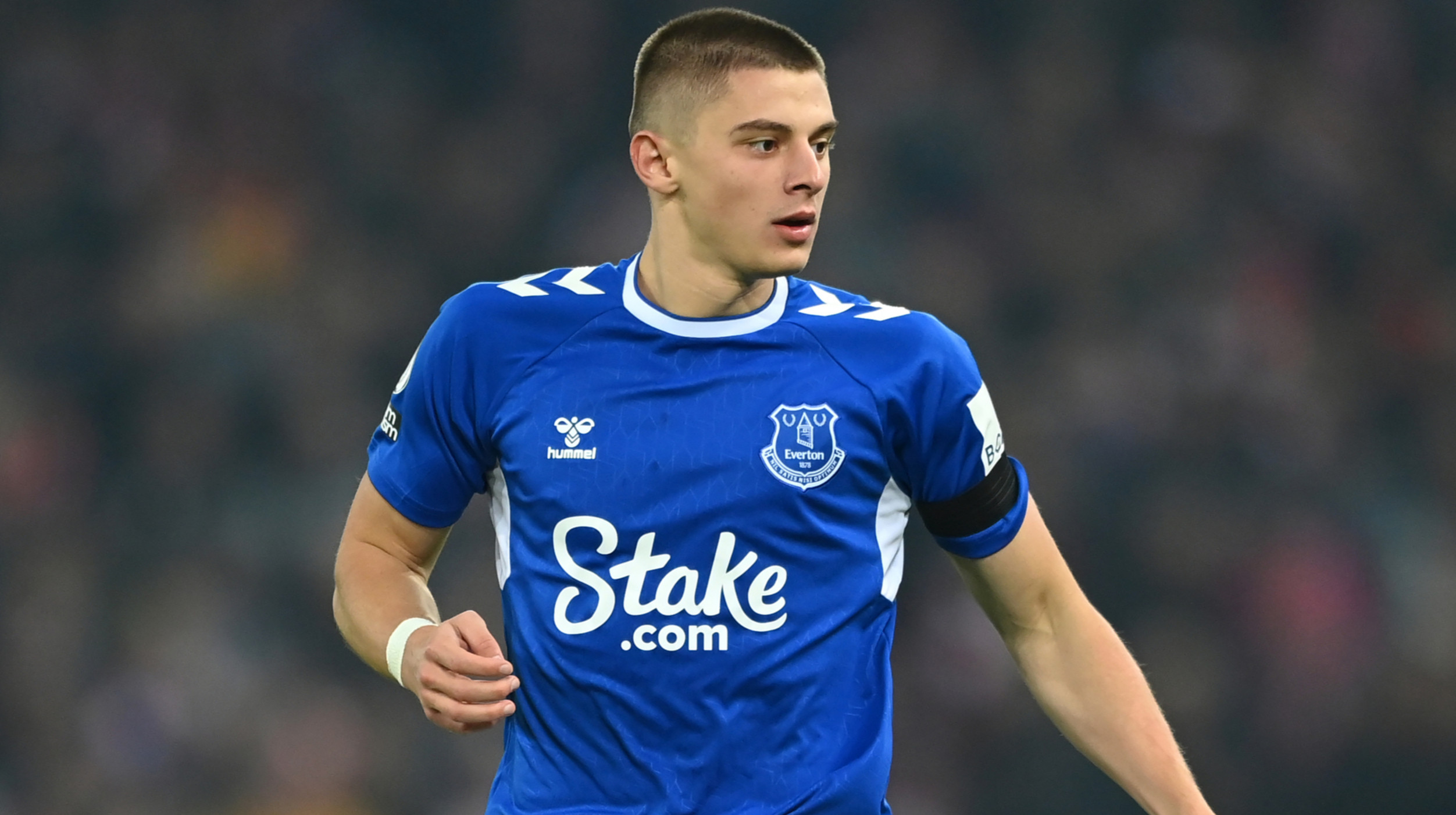 Миколенко повернувся у загальну групу Евертона