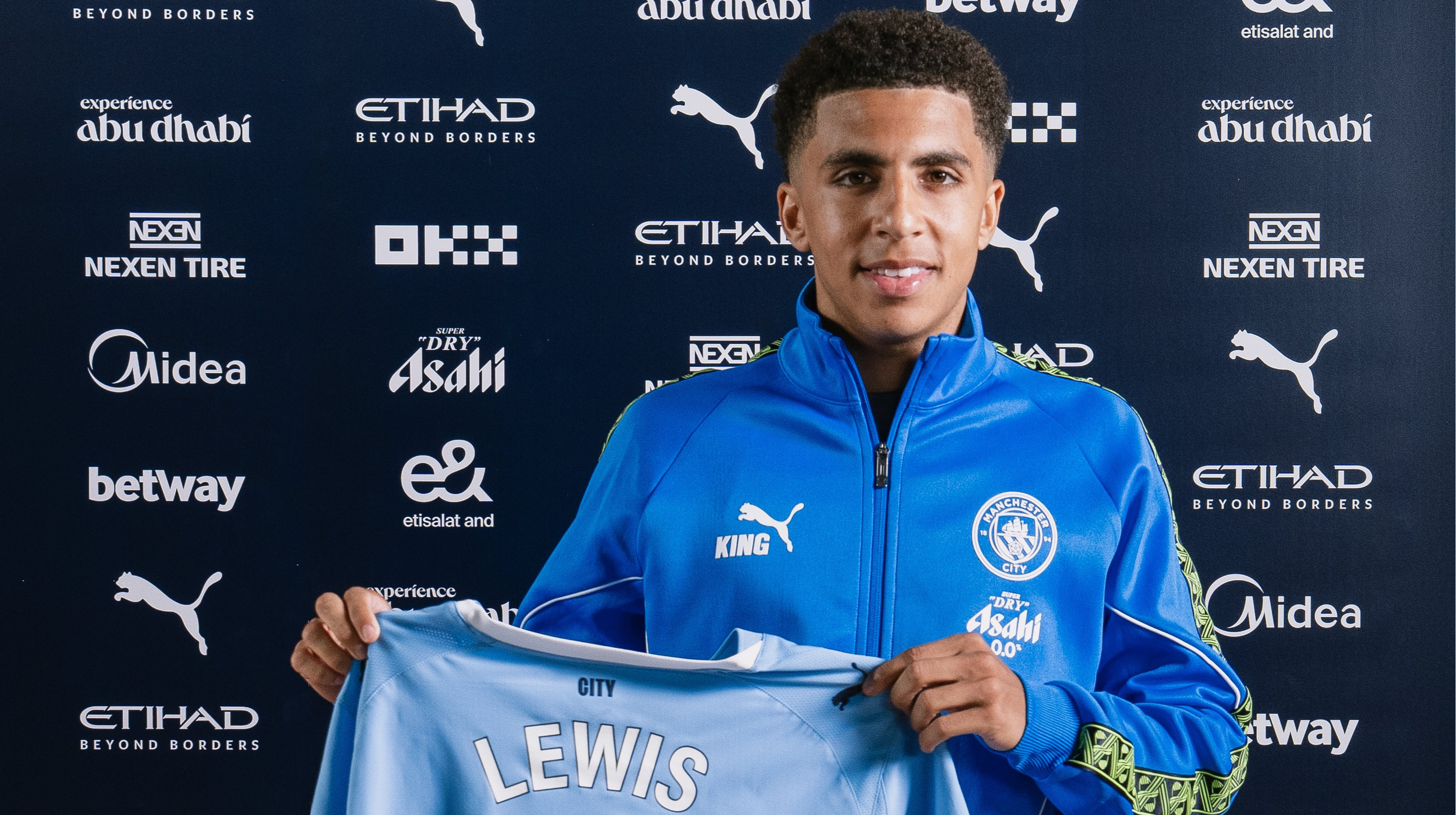 Манчестер Сіті продовжив контракт із талановитим захисником