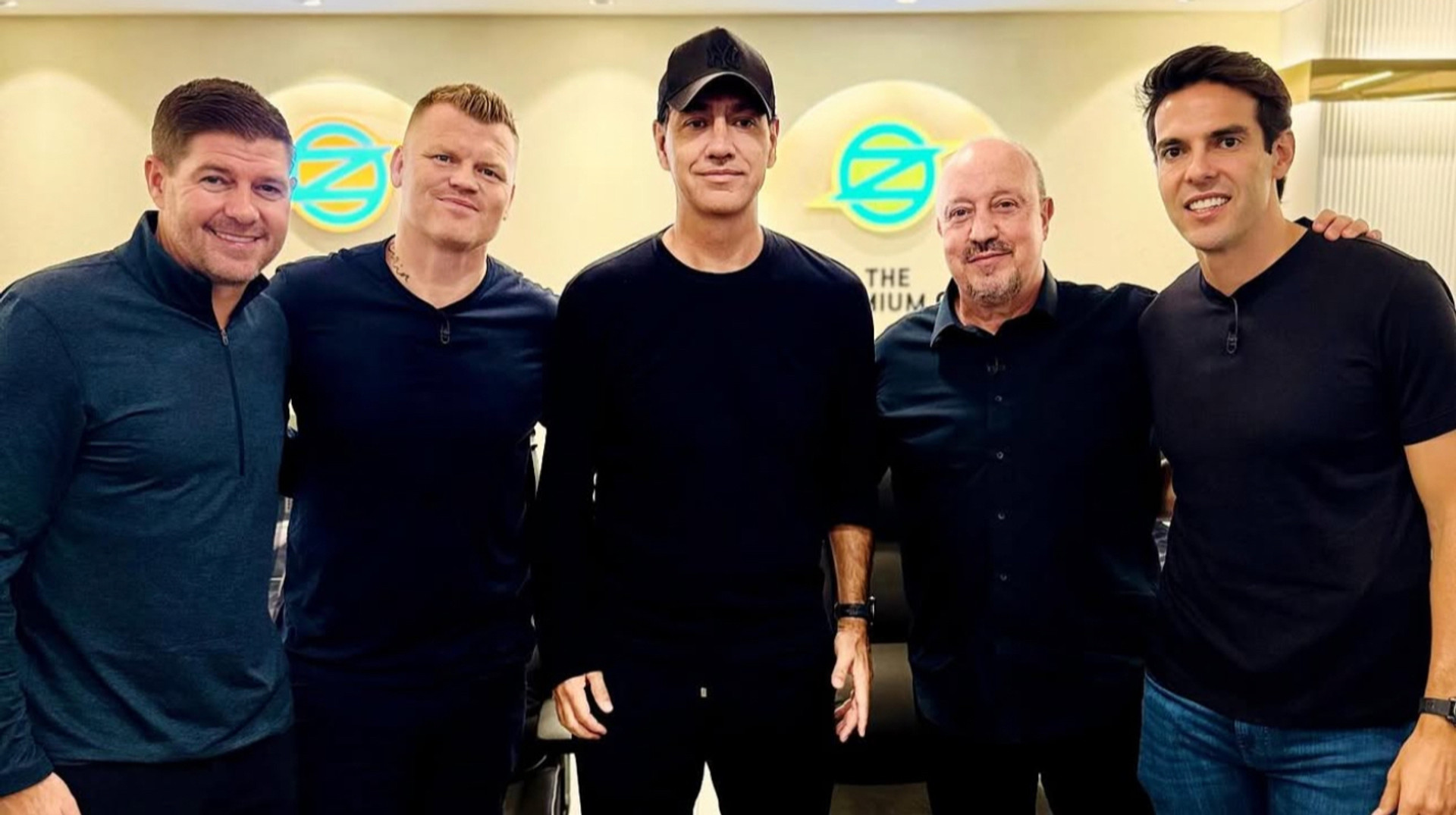 Глядачі у Сеулі були в шоці: легенда Ліверпуля  перевершив Джеррарда у конкурсі сили удару на шоу-матчі