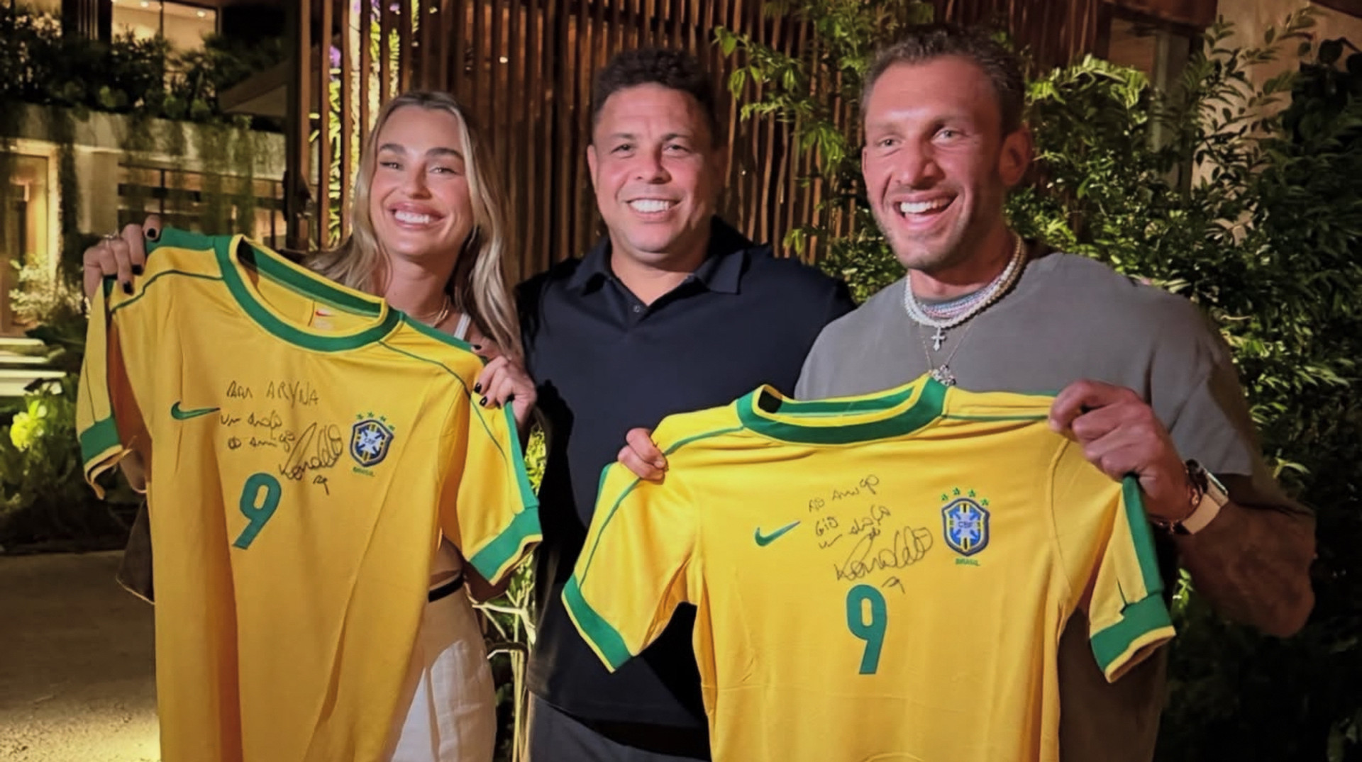 Легендарний володар Золотого м'яча зробив Сабалєнці і її нареченому особливий подарунок