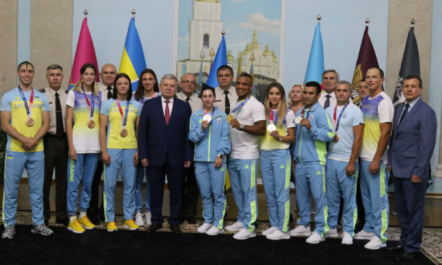 Олімпійський чемпіон Жан Беленюк отримав подарунок від Міністерства оборони України