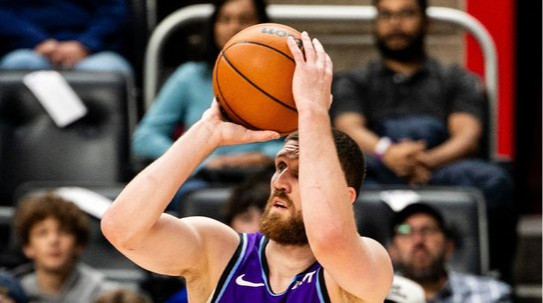 Юта з Михайлюком переграла Мемфіс, Голден Стейт з 39 очками Каррі поступився Міннесоті в НБА