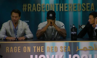 Джошуа розплакався на пресконференції після поразки Усику