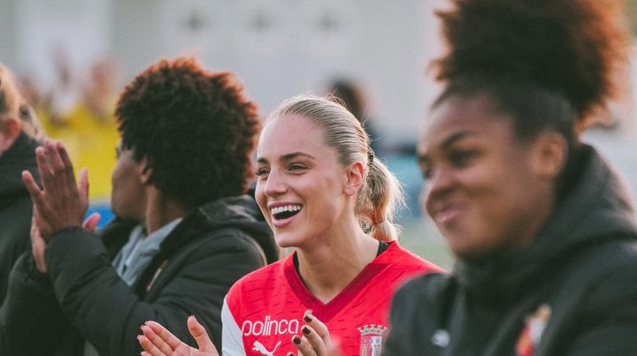 Португальський клуб розірвав контракт з однією з найкрасивіших футболісток світу